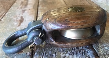 Details about   VINTAGE ORIGINAL SMALL NAUTICAL MARITIME IN WOOD IRON & BRASS PULLEY SHEAVE TOOL 